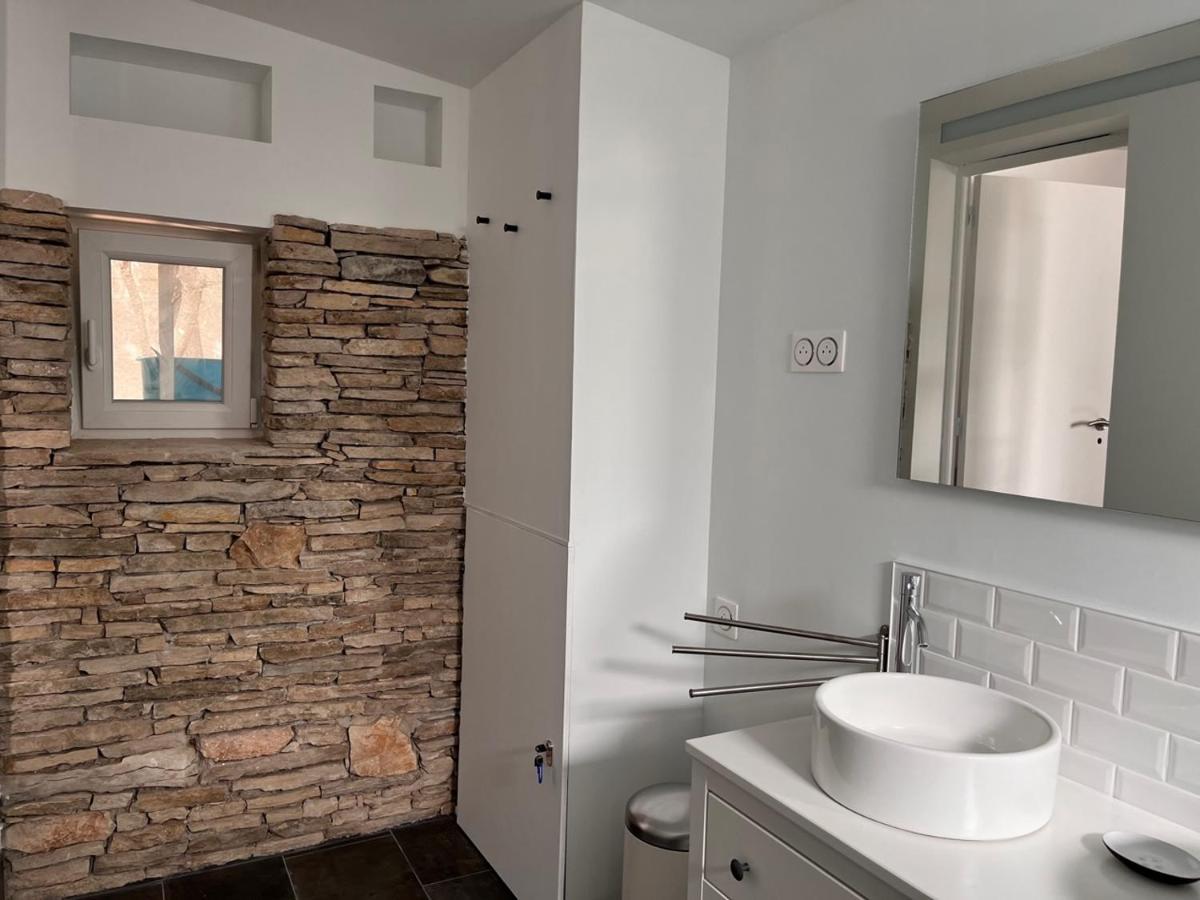 Maisonnette Independante Avec Jardin/Patio Νιμ Εξωτερικό φωτογραφία