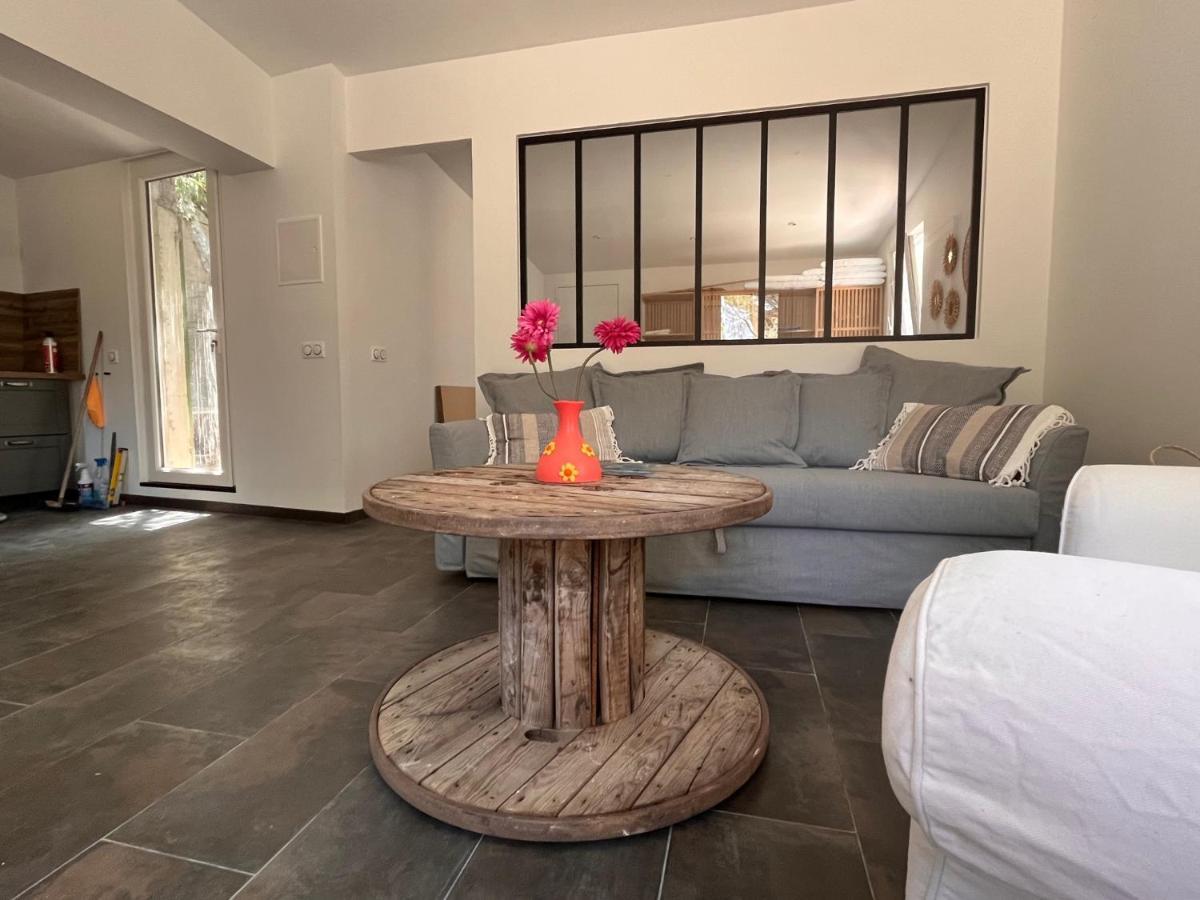 Maisonnette Independante Avec Jardin/Patio Νιμ Εξωτερικό φωτογραφία