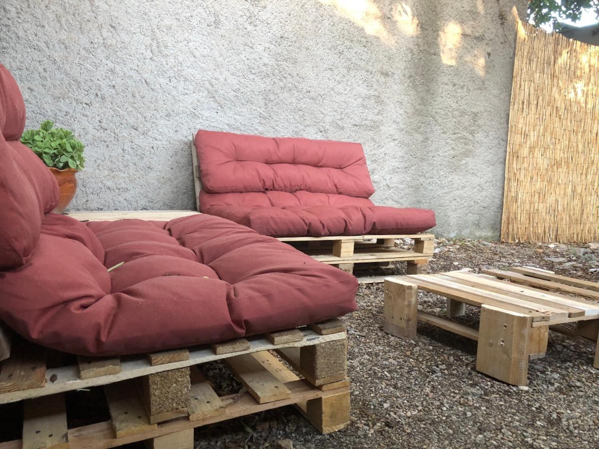 Maisonnette Independante Avec Jardin/Patio Νιμ Εξωτερικό φωτογραφία